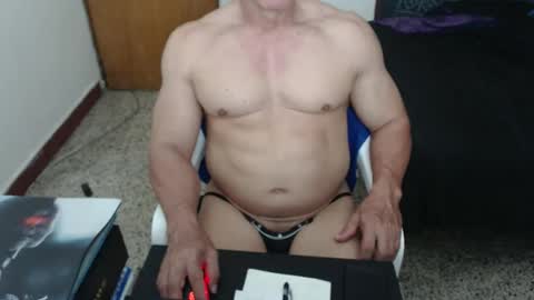 Snapshot of jefmuscletw chatting on 5, 10, 2025 brayam online show from 5, 10, 2025