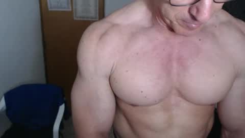 Snapshot of jefmuscletw chatting on 11, 2, 2026 brayam online show from 11, 2, 2026