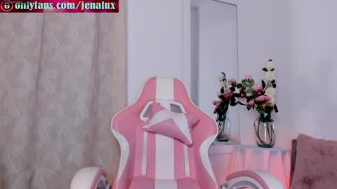 Snapshot of jenalux_ chatting on 4, 12, 2024 Jennalux online show from 4, 12, 2024