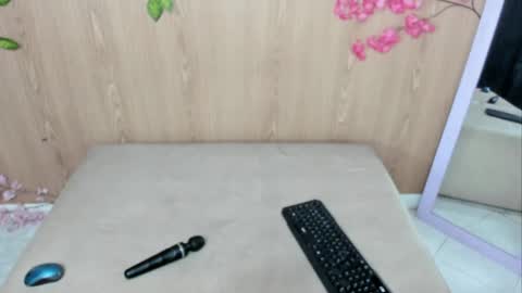 Jenelotizz online show from 12, 4, 2026