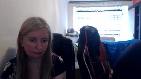 Snapshot of jenisandpeter chatting on 1, 6, 2026 JenisAndPeter online show from 1, 6, 2026