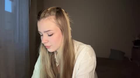 Hey EveryoneIm Kimi  Glad to see you in my room We almost hit 10 Thumb up in one day   online show from 19, 2, 2026