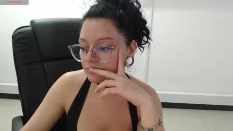 Snapshot of jenn_cg chatting on 15, 10, 2025 jenn online show from 15, 10, 2025