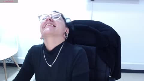 Snapshot of jenn_cg chatting on 30, 10, 2025 jenn online show from 30, 10, 2025