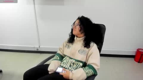 Snapshot of jenn_cg chatting on 15, 11, 2025 jenn online show from 15, 11, 2025