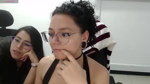 Snapshot of jenn_cg chatting on 28, 11, 2025 jenn online show from 28, 11, 2025