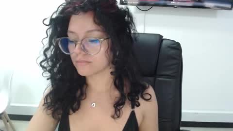 Snapshot of jenn_cg chatting on 18, 12, 2025 jenn online show from 18, 12, 2025