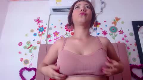 Snapshot of jenn_sky_ chatting on 4, 2, 2025 JENN online show from 4, 2, 2025