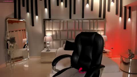 Snapshot of jennaolson chatting on 5, 5, 2026 Jenna Olson online show from 5, 5, 2026
