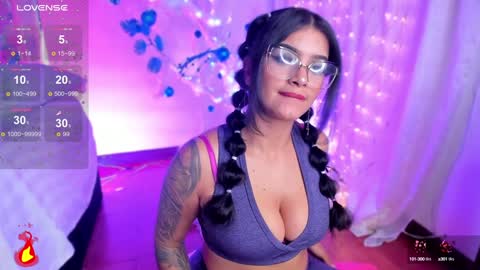 follow me in me  IG jenndy971 online show from 18, 12, 2024