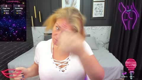 Snapshot of jenniferlight chatting on 4, 12, 2024 Jennifer online show from 4, 12, 2024