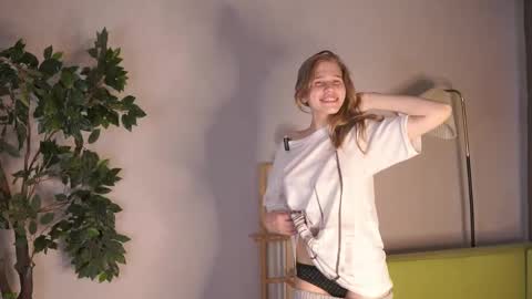 Snapshot of jenniferrakow chatting on 1, 4, 2026 Sofia online show from 1, 4, 2026