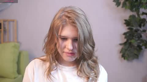 Snapshot of jenniferrakow chatting on 6, 5, 2026 Sofia online show from 6, 5, 2026