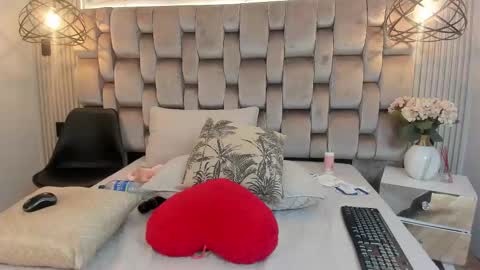 Snapshot of jennsexy_ chatting on 8, 3, 2025 Jennsexy online show from 8, 3, 2025