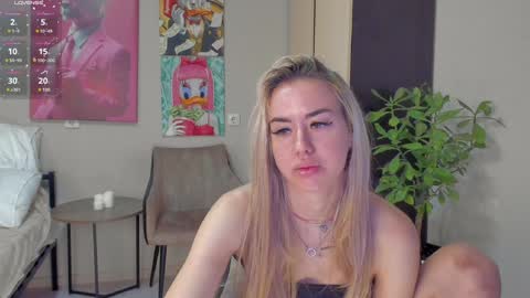 Snapshot of jeremayalove chatting on 7, 12, 2024 Hi hi We are Jessie and Betti online show from 7, 12, 2024