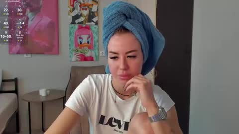 Snapshot of jeremayalove chatting on 4, 3, 2025 Hi hi We are Jessie and Betti online show from 4, 3, 2025