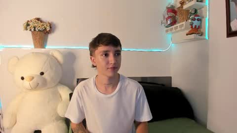 jero independent model online show from 8, 4, 2026