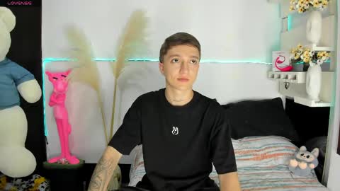 jero independent model online show from 22, 5, 2026