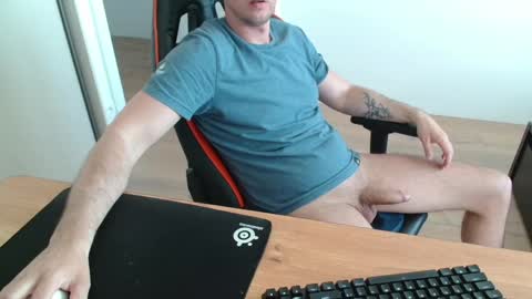 Snapshot of jerklove1006 chatting on 3, 5, 2026 Boy likes daddies online show from 3, 5, 2026