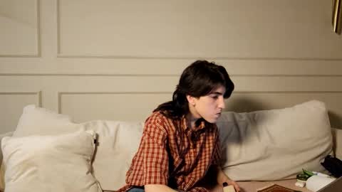 Snapshot of jesse_estrella chatting on 8, 10, 2025 Jesee Estrella online show from 8, 10, 2025