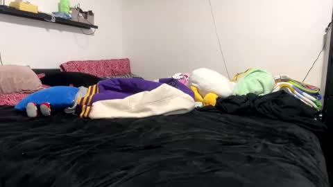 Hungjessy online show from 5, 3, 2025