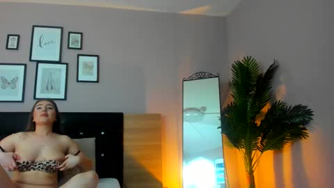 jessica_skyy online show from 5, 3, 2026