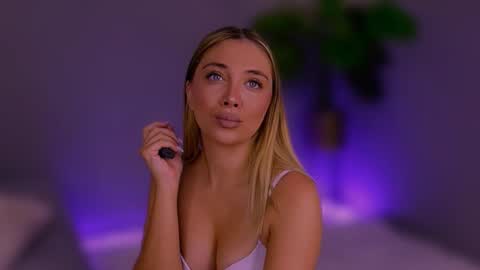 Snapshot of jessiellle chatting on 2, 10, 2025 jessiellle online show from 2, 10, 2025