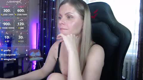 Snapshot of jessiemays chatting on 9, 3, 2025 Jess online show from 9, 3, 2025