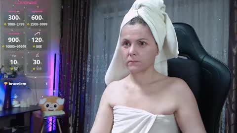 Snapshot of jessiemays chatting on 23, 10, 2025 Jess online show from 23, 10, 2025