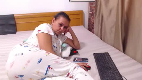 Snapshot of jessiestar3 chatting on 12, 9, 2025 jessiestar3 online show from 12, 9, 2025