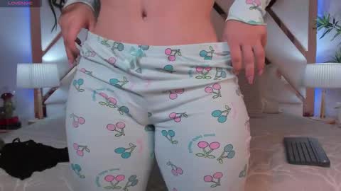 JESSICA STONNE online show from 28, 11, 2025