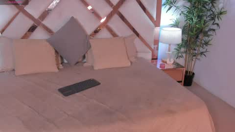 JESSICA STONNE online show from 31, 3, 2026