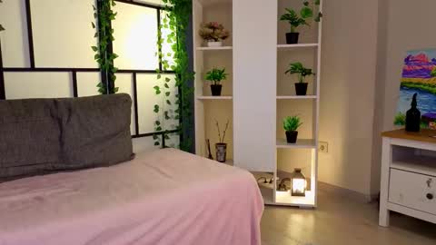 Gwen online show from 4, 3, 2026