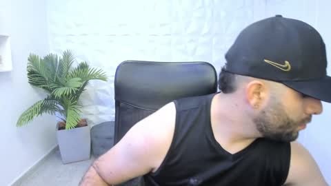 Snapshot of jhon_bear02 chatting on 4, 2, 2025 John Bear.... online show from 4, 2, 2025
