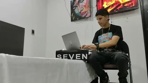 Snapshot of jhongrey2 chatting on 1, 3, 2025 jhon online show from 1, 3, 2025