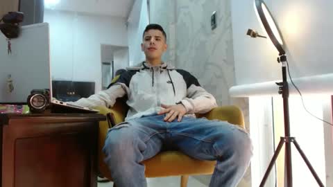 Snapshot of jhongrey2 chatting on 4, 10, 2025 jhon online show from 4, 10, 2025