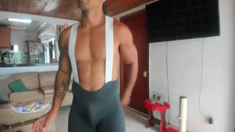Snapshot of jhonnyxxfitnexx chatting on 5, 5, 2026 jh online show from 5, 5, 2026