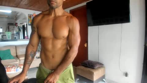 Snapshot of jhonnyxxfitnexx chatting on 13, 5, 2026 jh online show from 13, 5, 2026