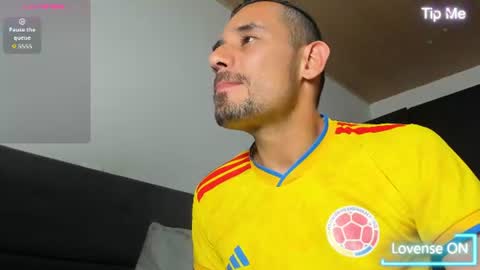 Snapshot of jhonyalzate chatting on 4, 7, 2026 Jhony Alzate online show from 4, 7, 2026