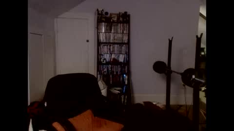 Snapshot of jizzmoe chatting on 23, 1, 2025 akuma online show from 23, 1, 2025