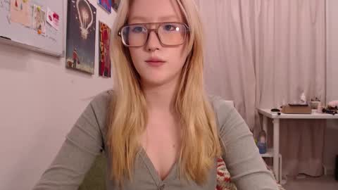 Snapshot of joan_kiss chatting on 8, 9, 2025 joan_kiss online show from 8, 9, 2025