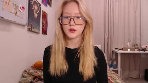 Snapshot of joan_kiss chatting on 10, 9, 2025 joan_kiss online show from 10, 9, 2025