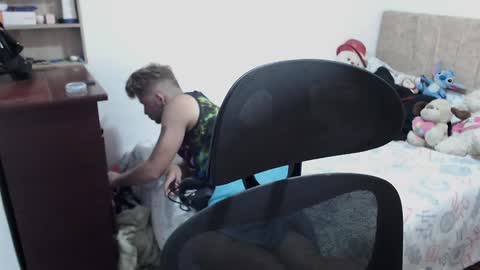 Snapshot of johanleonsweetboy chatting on 23, 12, 2024 JOHAN independient model online show from 23, 12, 2024