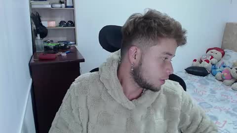 Snapshot of johanleonsweetboy chatting on 30, 12, 2024 JOHAN independient model online show from 30, 12, 2024