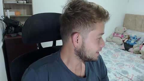 Snapshot of johanleonsweetboy chatting on 31, 12, 2024 JOHAN independient model online show from 31, 12, 2024