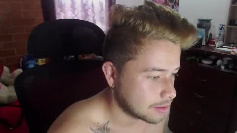 Snapshot of johanleonsweetboy chatting on 29, 10, 2025 JOHAN independient model online show from 29, 10, 2025