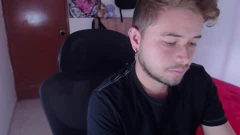 Snapshot of johanleonsweetboy chatting on 30, 10, 2025 JOHAN independient model online show from 30, 10, 2025