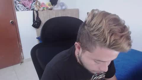 Snapshot of johanleonsweetboy chatting on 21, 11, 2025 JOHAN independient model online show from 21, 11, 2025