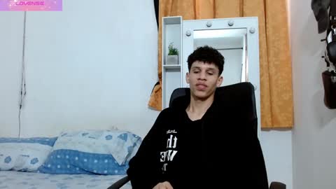 john_ssnow29 online show from 2, 12, 2024