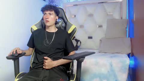 johnny_cagee online show from 8, 11, 2025